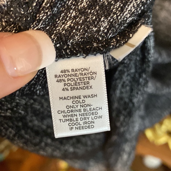 Amazing sleeveless gray knit dress with elastic waist 😍😍😍 - Picture 6 of 9